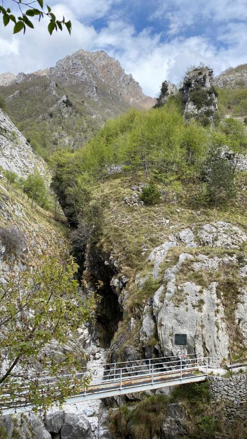 B&B Gronda Via Vandelli Massa Kültér fotó